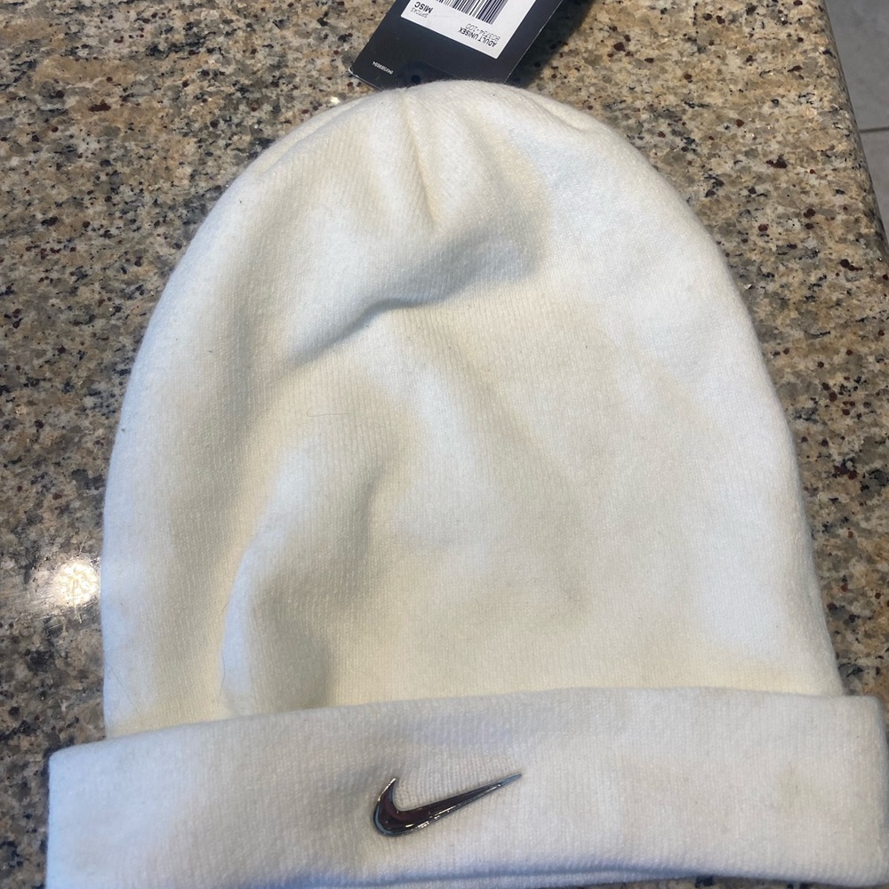 Nike UNISEX Cream Beanie with Logo